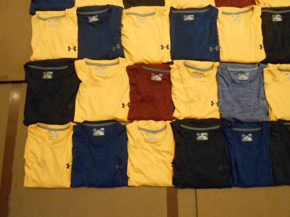 ( Lot no. 171 ) Wholesale Cheap New 40 pcs. Name brand Men T-shirt Size SMLXLXXLXXXL ( Authentic clothing 100% )